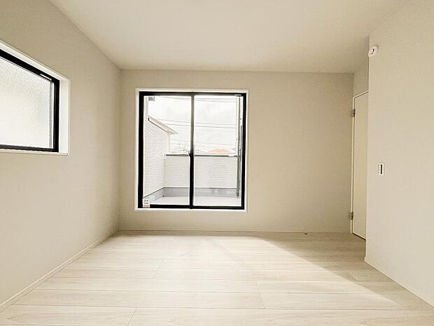 2階居室は2面採光で明るい印象