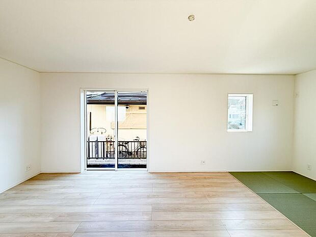 休日はお陽さまの光をたっぷりと取り込めるポカポカリビングで過ごしませんか？