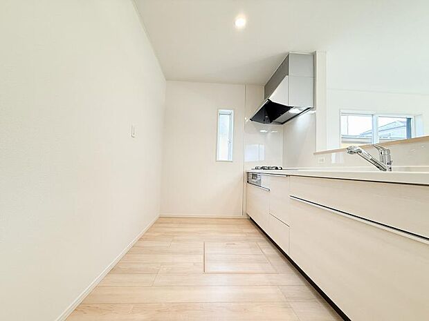 ゆったりと調理できるよう、作業スペースを最大限確保した設計をしています。