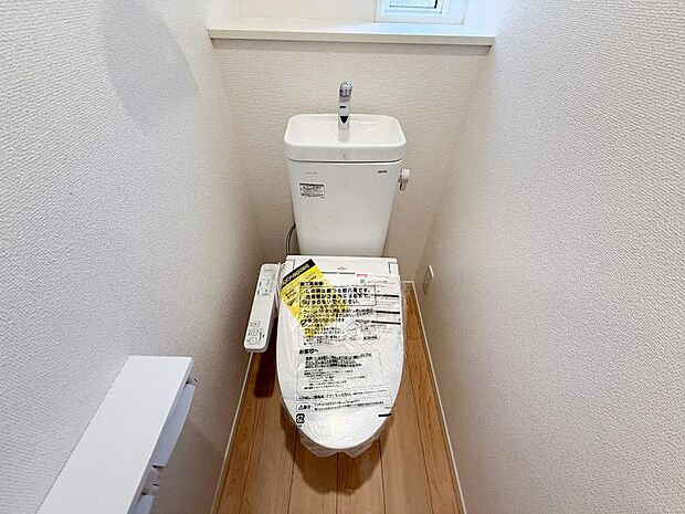 洗浄機能を標準完備、清潔な空間が印象的です。