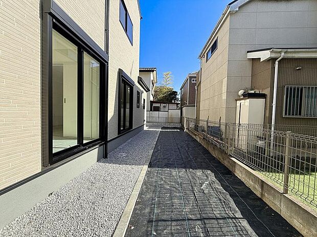 広々としたお庭を確保。家庭菜園やガーデニング、大好きな趣味のスペースとしてご活用ください。