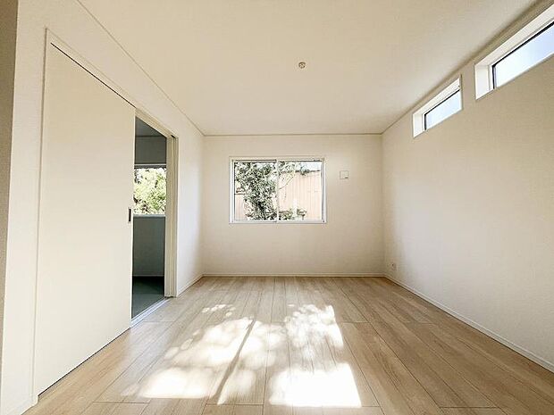 広いリビング・ダイニングがある新築一戸建ては、開放的で様々な楽しみ方ができます。