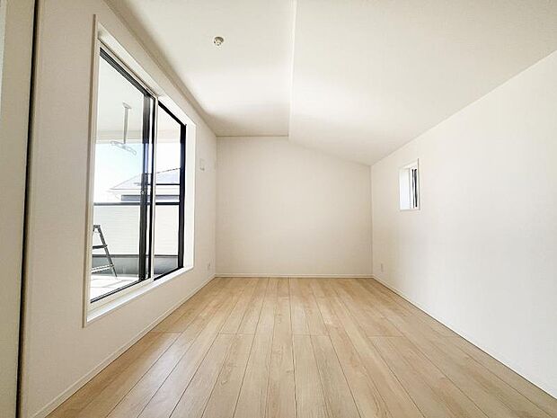 各部屋にクローゼットを設置していることはもちろん、クローゼットは天井までの大容量。いつでもスッキリとしたお部屋でお客様をお迎えできます