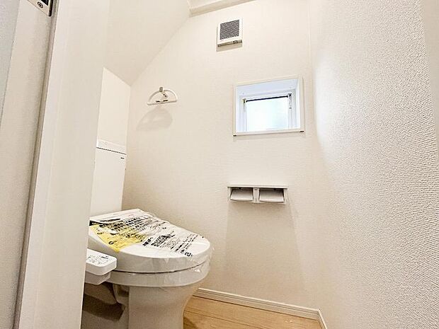 洗浄機能を標準完備、清潔な空間が印象的です。