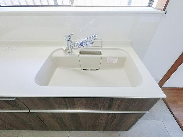 浄水器を内蔵した混合水栓。お料理の際に気軽に浄水が利用いただけます。