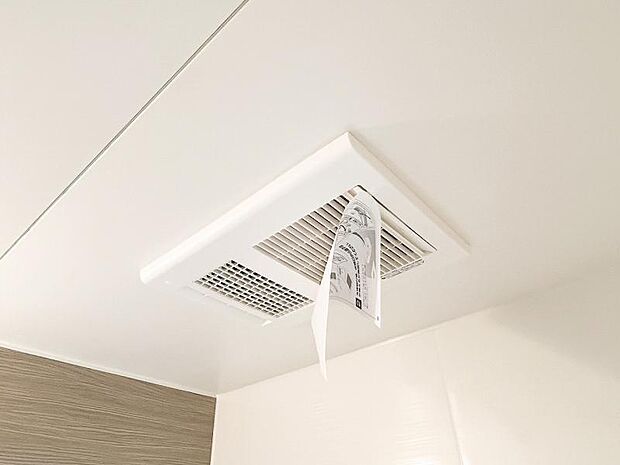 天気を気にせず洗濯物を乾かせる浴室乾燥機能を搭載。