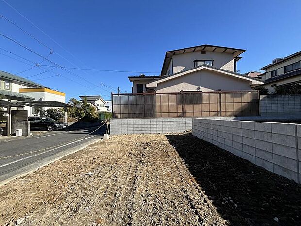 駐車場スペースは広々しております。