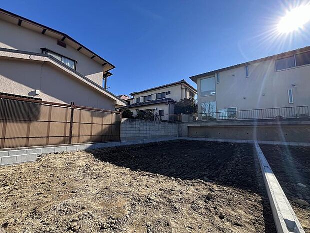 その豊かな環境にふさわしい空間には、通風・採光にも優れ、心地よい光と風が溢れます。