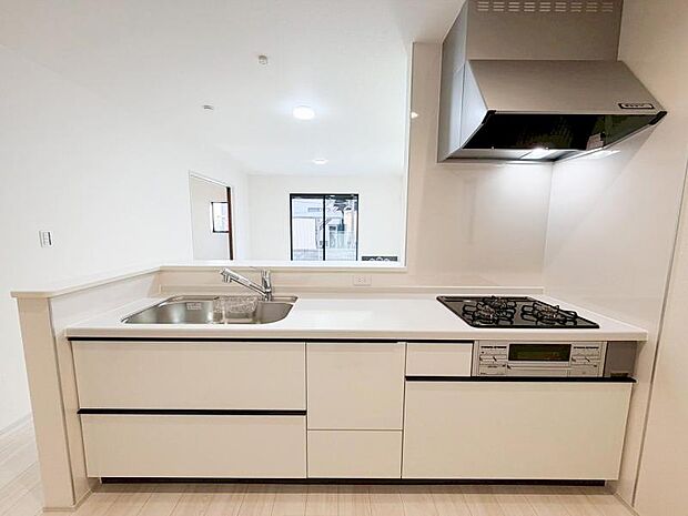 対面カウンタータイプなので家族との会話も楽しめます。