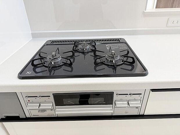 対面キッチンでご家族を近くに感じながら料理ができますね