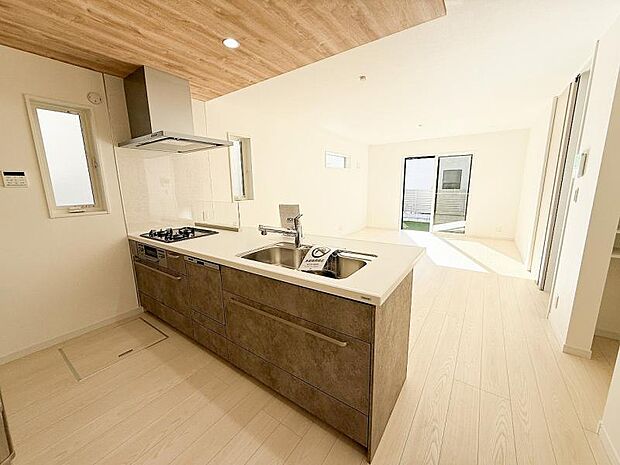 対面カウンタータイプなので家族との会話も楽しめます