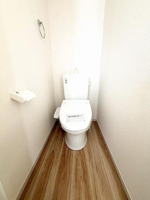 洗浄機能を標準完備、清潔な空間が印象的です。