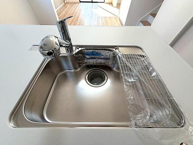 浄水器を内蔵した混合水栓。お料理の際に気軽に浄水が利用いただけます。