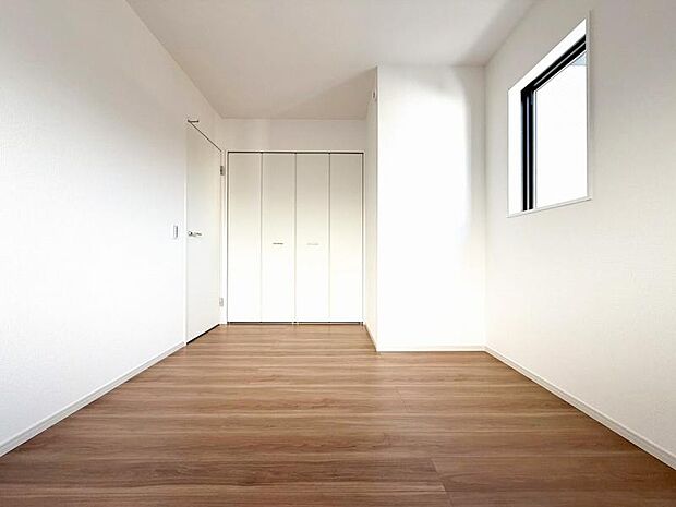 2面採光の洋室。子ども部屋、書斎など多目的に利用できるスペース。