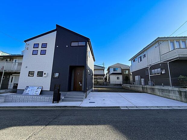 第1種低層住居専用地域に位地し、周辺に高層建築物が無いのも嬉しいですね