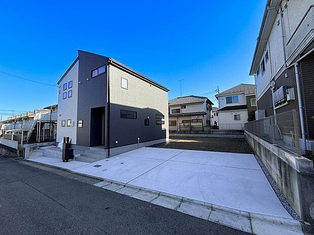 ゆとりのカースペースは並列3台分ありますので、駐車が苦手な方もゆっくり出し入れできますね。