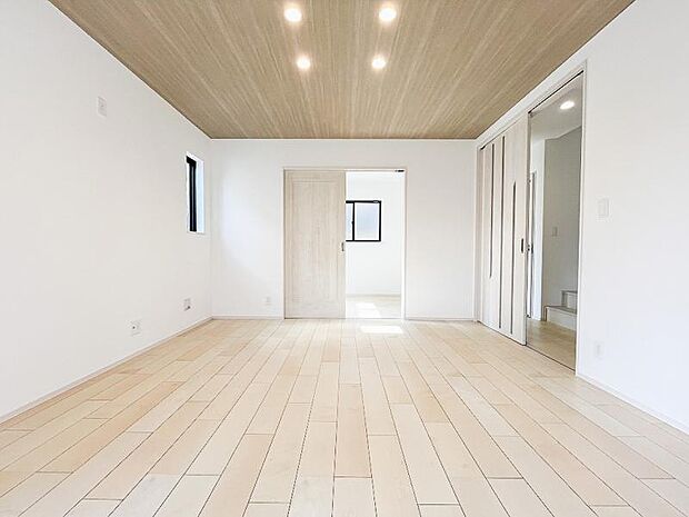 食事中の会話も、リビングでの寛ぎの時間も、やはり明るいお部屋が良いですよね。