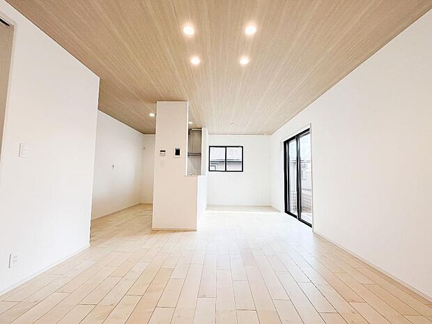 お店で見掛けた「あの家具」でも自由に配置できるゆとりのリビング空間。