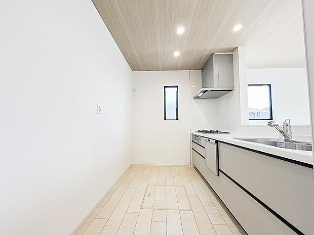 美しさと機能性に定評のある対面キッチンを採用しました。