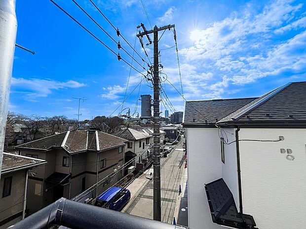 たっぷりの陽光と心地よい風が舞い込む住まい