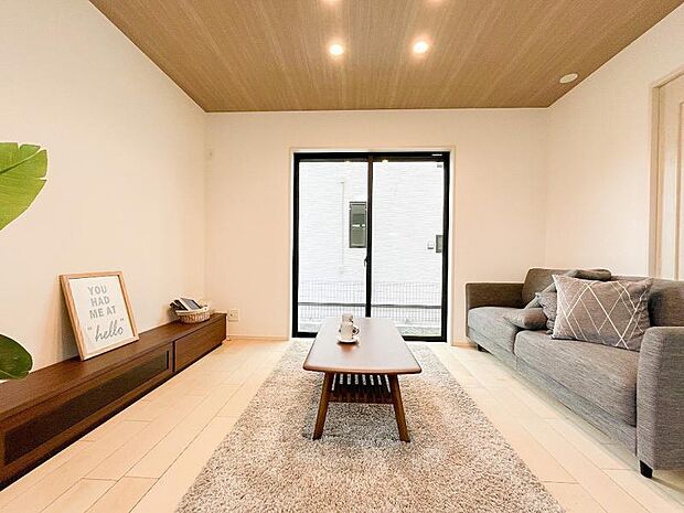 広いリビング・ダイニングがある新築一戸建ては、開放的で様々な楽しみ方ができます