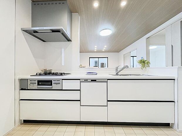 対面カウンタータイプなので家族との会話も楽しめます