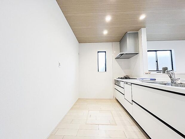 美しさと機能性に定評のある対面キッチンを採用しました。