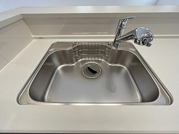 深めのシンクで水撥ねも抑えられます。