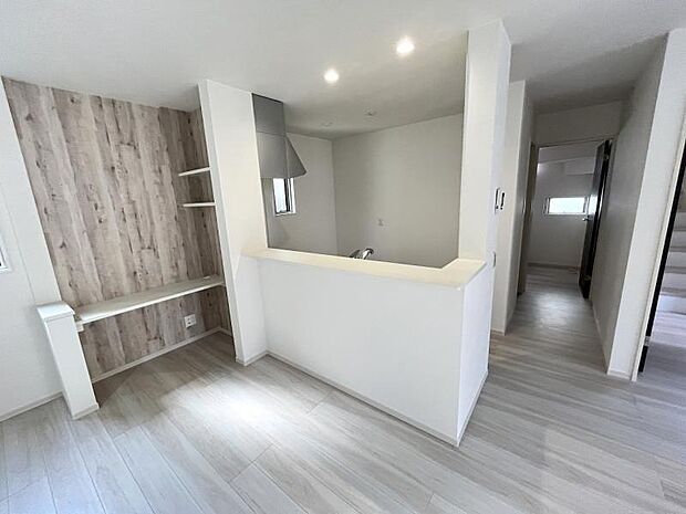 カウンターキッチンとお子様がリビングでお勉強もできるスタディカウンター付き、リモートワークスペースとしても便利です