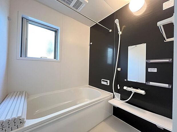 浴槽のお湯張りから保温、追い焚きまで可能なフルオートバス機能です。