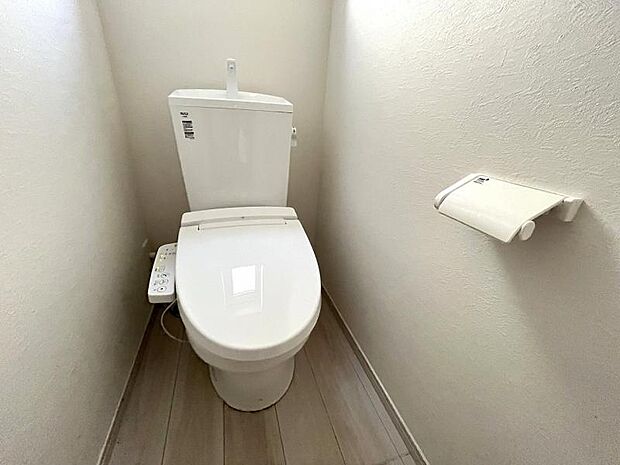 洗浄機能を標準完備、清潔な空間が印象的です。