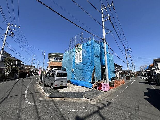 どこか心が落ち着く現地。都会の派手さはありませんが、自然と共に暮らせる落ち着いた街並みが印象的です。