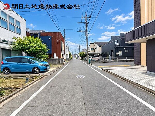 前面道路は交通量が少なく安心ですね。