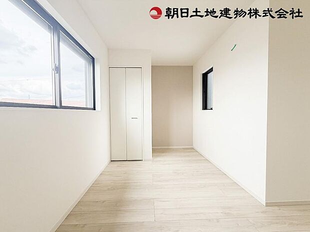 食事中の会話も、リビングでの寛ぎの時間も、やはり明るいお部屋が良いですよね。