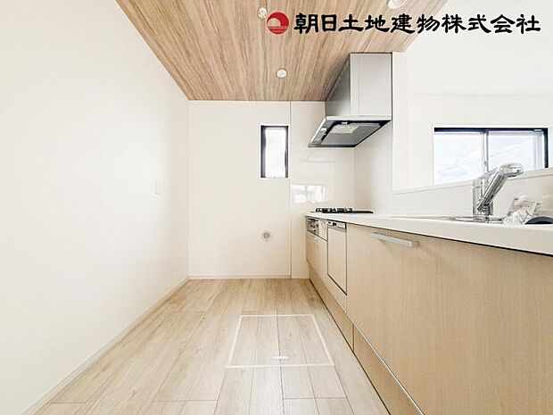 ゆったりと調理できるよう、作業スペースを最大限確保できるよう設計しています。