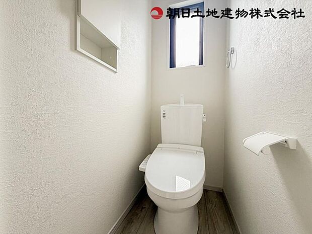 洗浄機能を標準完備、清潔な空間が印象的です。