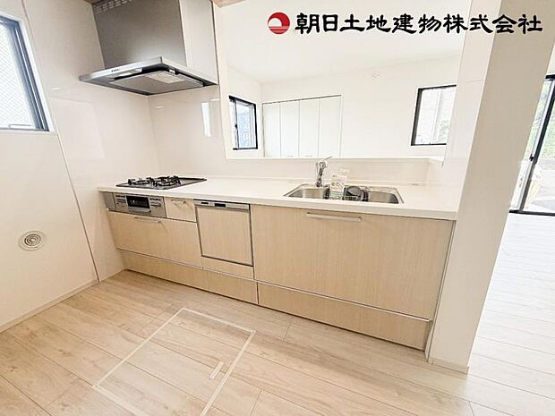 ゆったりと調理できるよう、作業スペースを最大限確保できるよう設計しています。