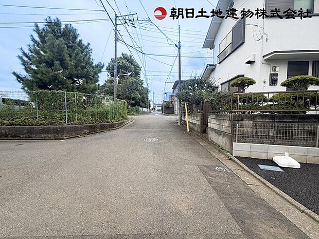 通り抜けのない立地ですので、お子様など安心した生活を送ることができます。