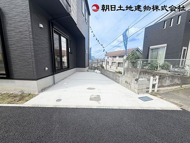 車の通りも少ない住宅地は小さなお子様がいるご家族にも安心です。