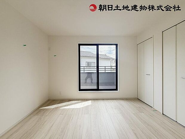 たっぷりの陽光と心地よい風が舞い込む住まい。