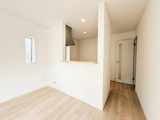 対面キッチンでご家族を近くに感じながら料理ができますね!