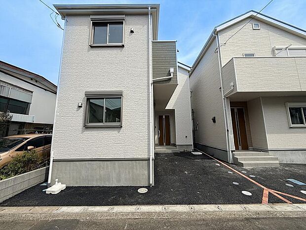 周辺には多くの緑と公園が点在し、お子様とのひと時、ウォーキングで愉しめる場所も多くございます。