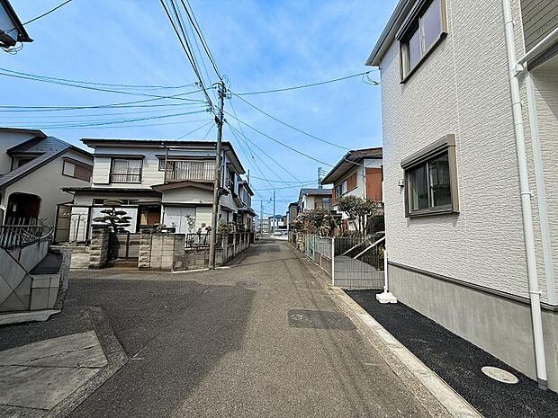 通り抜けのない立地ですので、お子様など安心した生活を送ることができます。