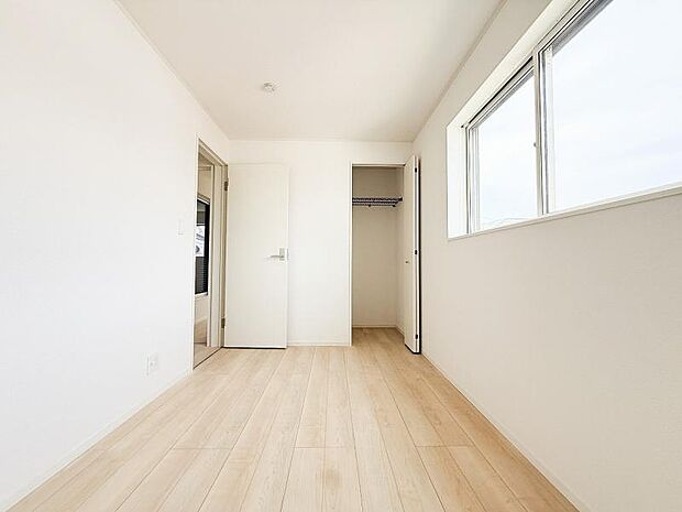 各部屋にクローゼットを設置していることはもちろん、クローゼットは天井までの大容量。