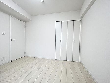 収納のホワイトカラーでお部屋を明るく演出