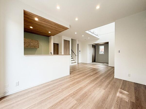 食事中の会話も、リビングでの寛ぎの時間も、やはり明るいお部屋が良いですよね。