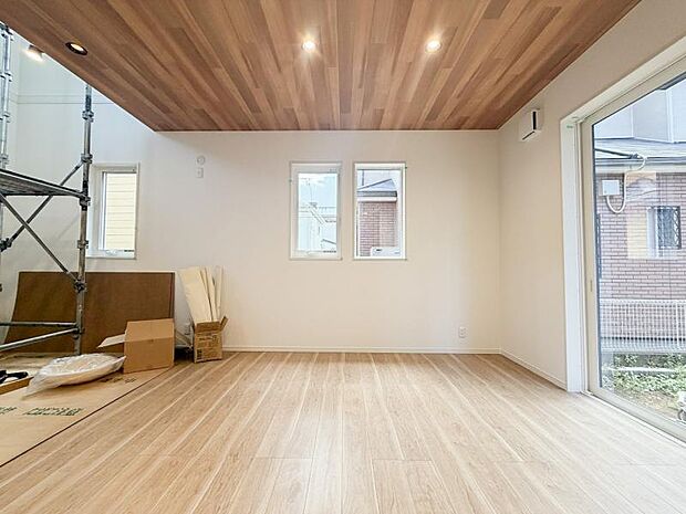 食事中の会話も、リビングでの寛ぎの時間も、やはり明るいお部屋が良いですよね。