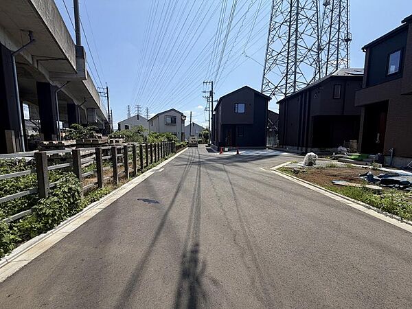 前面道路は交通量も少なくゆっくり駐車できます！