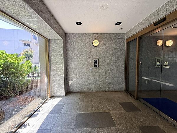 オートロックなので、安心感を持って生活することができます。セールス等を断りやすい環境です。