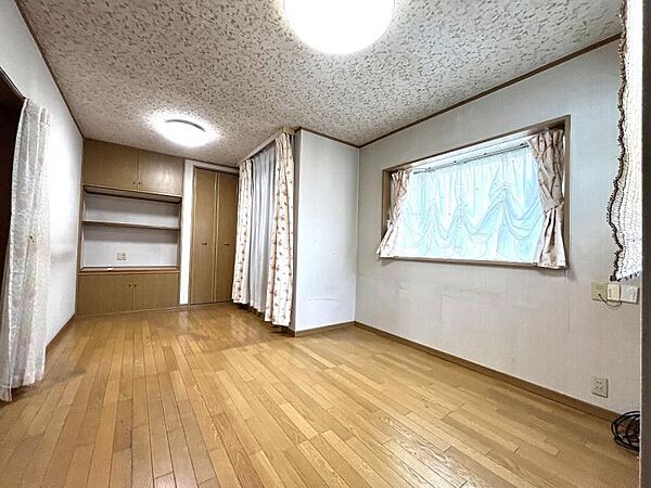 陽光が差し込むリビングで家族団らんお過ごしいただけます